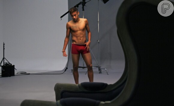 Essa não é a primeira vez que Neymar dá uma de modelo, o craque é o garoto-propaganda de uma marca de cuecas