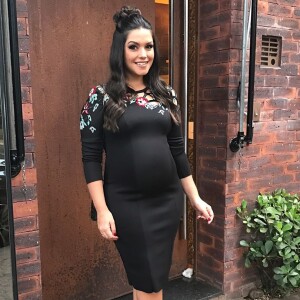 Thais Fersoza aconselhou que as pessoas não fiquem passando a mão sobre a barriga das grávidas por muitas vezes. 'Fazer um carinho é legal, a gente gosta. Mas a grávida não é a lâmpada do Aladin', brincou