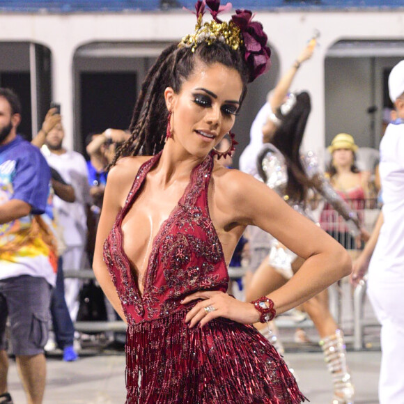 'Ainda existem 'alguns invejosos' que acham que sou muito bonita e jovem pra ele e que to com ele porque é rico. Quem consegue dormir 13 anos com uma pessoa sem gostar?', acrescentou Daniela Albuquerque