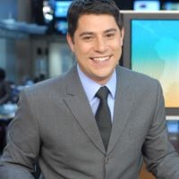 Evaristo Costa cita noivado de Cesar Tralli na TV: 'Acordo com Santo Antônio'