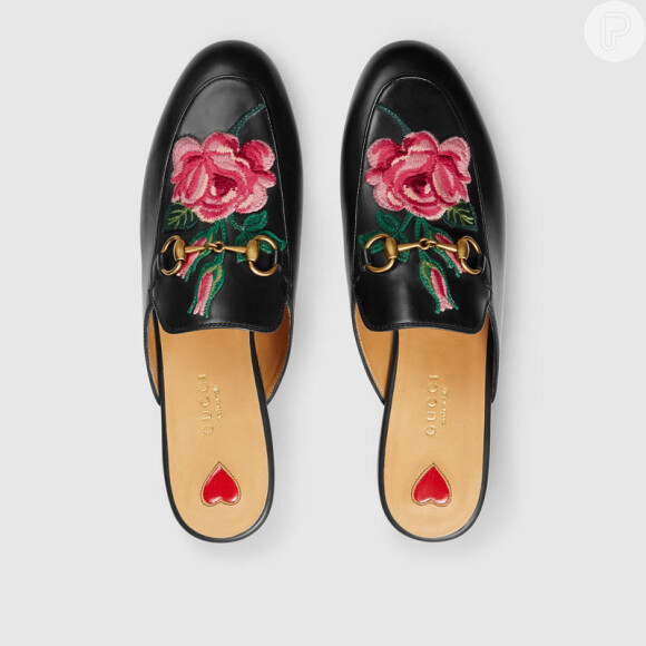 O sapato mule com bordados usado por Bruna é da italiana Gucci e custa $ 780 no site da marca, cerca de R$ 2.550