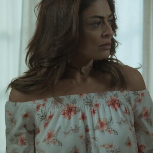 Bibi (Juliana Paes) segue ameaçando o traficante, na novela 'A Força do Querer': 'Tenho cobertura pra acabar contigo'