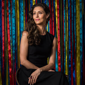 'Está sendo maravilhosa a oportunidade de mergulhar no mundo dessa personagem tão complexa e perceber como ela lida com o choque entre o mundo real e os antigos valores que carrega', contou Maria Fernanda Cândido em rede social