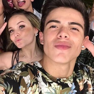 'Hoje o dia é só seu e quero que você se preocupe apenas em estar feliz e comemorar esse dia tão especial', escreveu Larissa Manoela