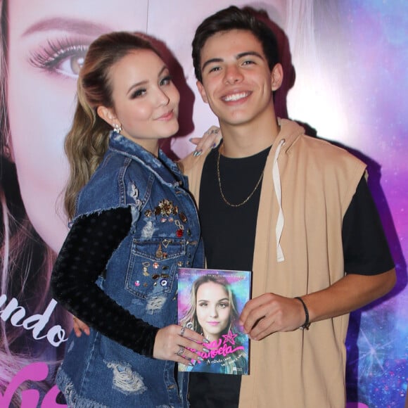 Larissa Manoela se declara para Thomaz Costa: 'Já são 17 anos. Que alegria te ver comemorando mais um ano de vida e crescendo como ser humano!'