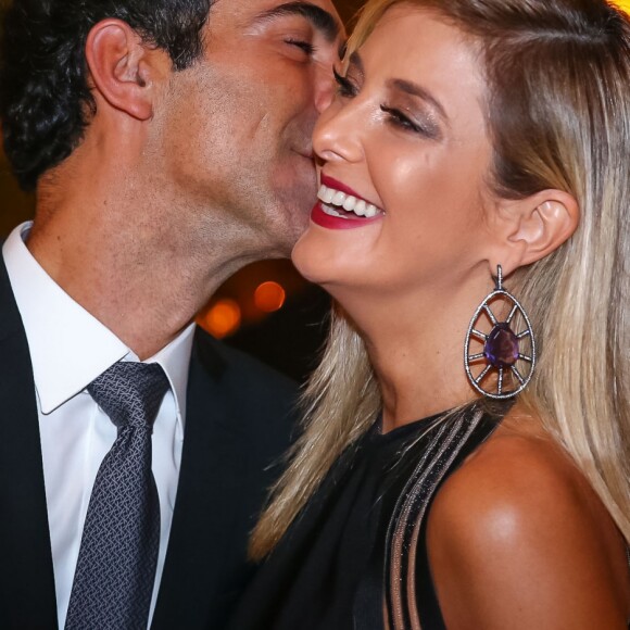 Ticiane Pinheiro também conta que está sem depilação: 'Ou fazer aquela depilação definitiva, é muito caro... Porque o pelo fica crescendo e eu fico me coçando'