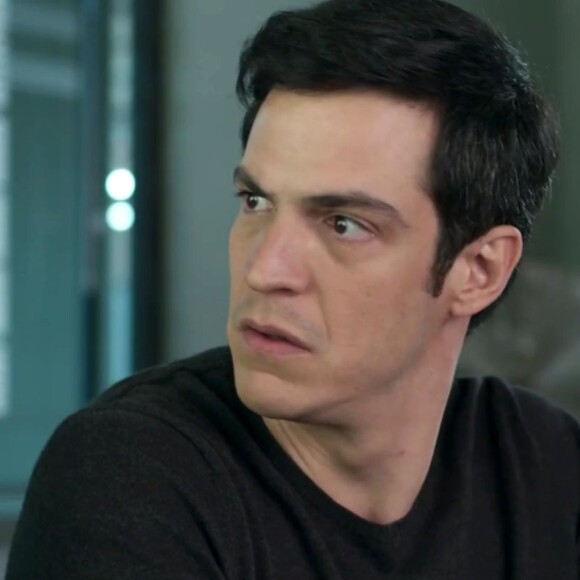 Luiza (Camila Queiroz) Eric (Mateus Solano) , na novela 'Pega Pega'