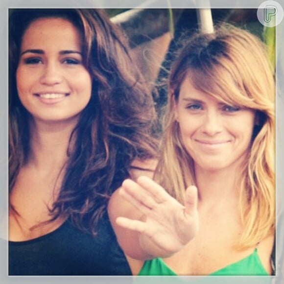 Carolina Dieckmann se despede da personagem Jéssica e posta foto em seu Instagram com a amiga Nanda Costa, em 19 de janeiro de 2013