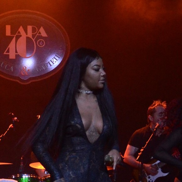 Ludmilla colocou isolamento acústico na sala de festas da sua mansão após receber críticas do som alto de suas festas por parte dos vizinhos