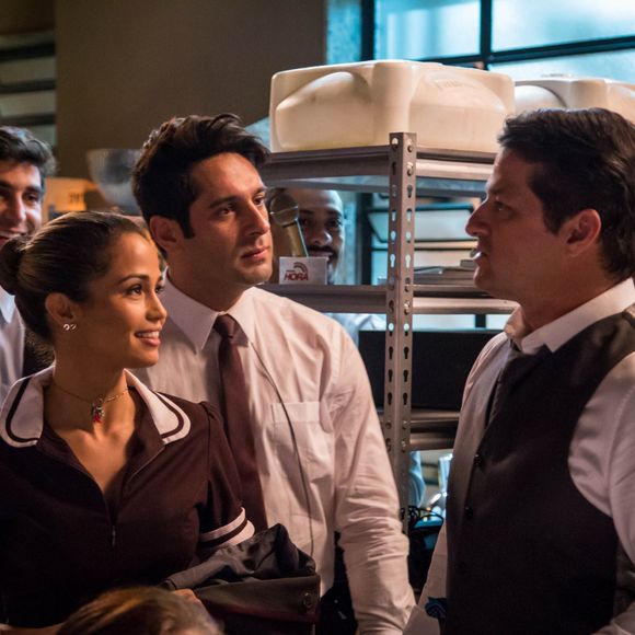 Nanda Costa fez laboratório para conseguir gargalhar na novela 'Pega Pega'