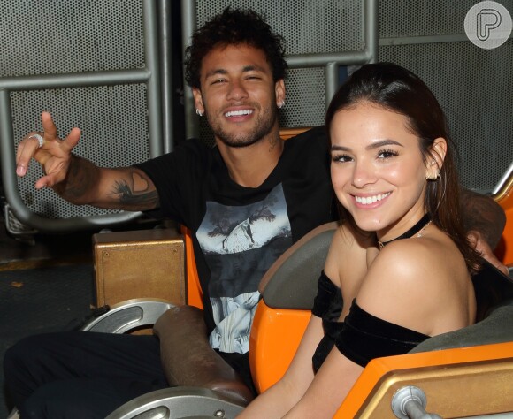 Bruna Marquezine e Neymar foram flagrados aos beijos por uma fã em uma boate de Las Vegas, nos Estados Unidos. Veja abaixo!