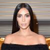 Kim Kardashian vai tirar foto com Sabrina Sato após a apresentadora desembolsar R$ 223 mil em leilão