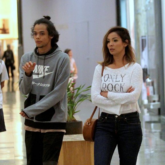 Carol Nakamura e Juan Nakamura estiveram em um shopping na Barra da Tijuca Zona Oeste do Rio de Janeiro