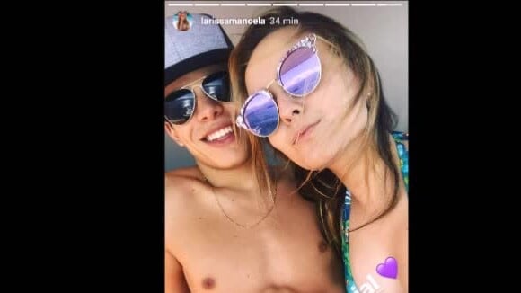 Larissa Manoela e o namorado, Thomaz Costa, fizeram passeio de barco em Paraty, Costa Verde do Rio de Janeiro, na tarde desta sexta-feira, 16 de junho de 2017