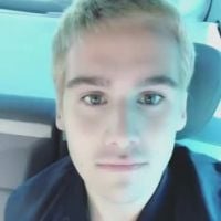 Nicolas Prattes, após adotar cabelo loiro, é comparado a Justin Bieber na web
