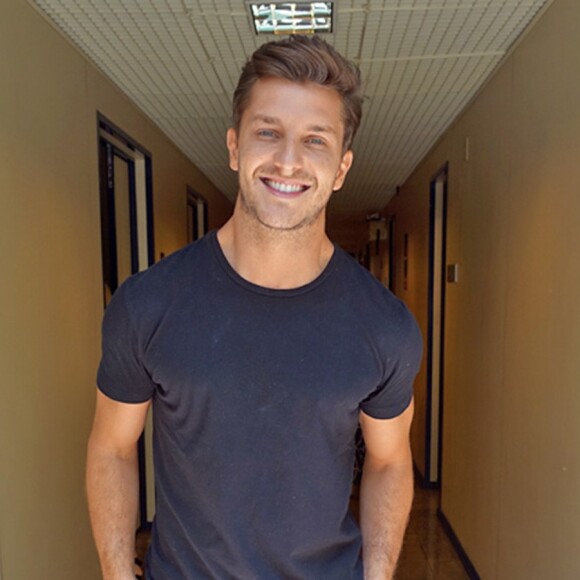 Camila Queiroz e Klebber Toledo irão comemorar em uma mansão na Barra, na Zona Oeste do Rio de janeiro, na noite deste sábado, 17 de junho de 2017