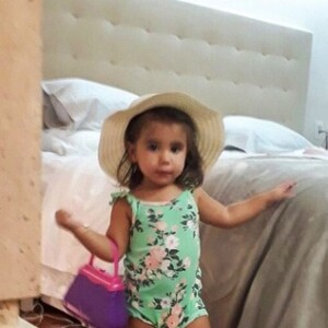 Deborah Secco compartilha momentos de Maria Flor nas redes sociais