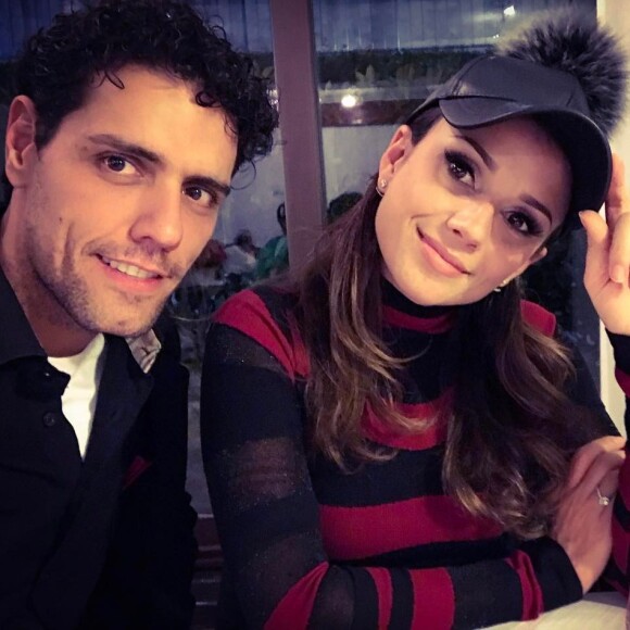 'O quanto sou feliz ao seu lado', escreveu Thiago Arancam à Paula Fernandes
