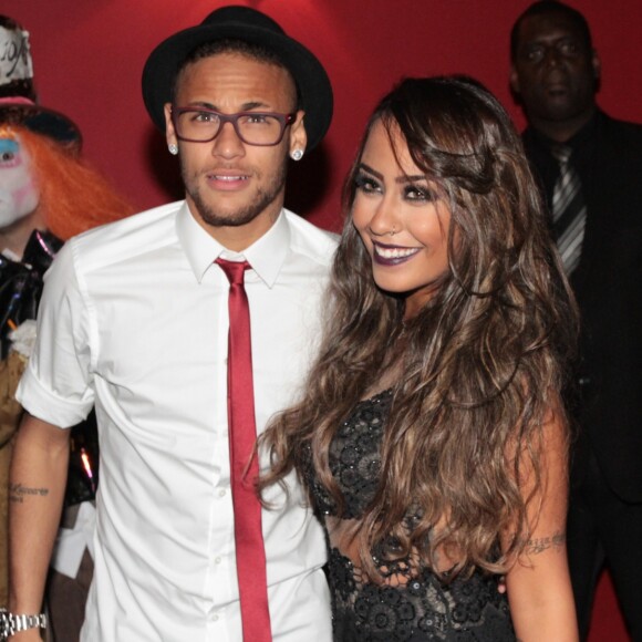 Rafaella, irmã de Neymar, compartilhou um vídeo de pai e filho aproveitando safári na África