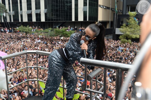 Anitta cantou 'Paradinha', seu novo sucesso