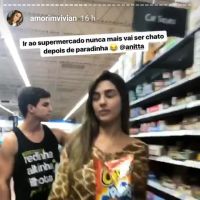 Ex-BBB Vivian Amorim dança 'Paradinha' em supermercado nos EUA. Vídeo!