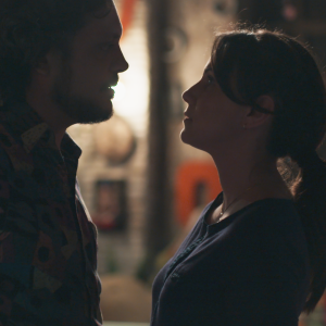 Roney (Lúcio Mauro Filho) se declara para Josefina (Aline Fanju) e ela a beija no capítulo do dia 28 de junho de 2017 de 'Malhação - Viva a Diferença'