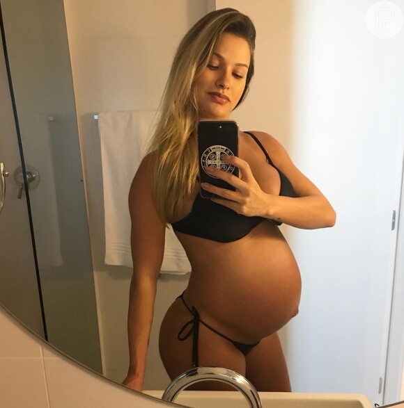 Andressa Suita mostrou em vídeo no Instagram o bebê se movimentando em sua barriga