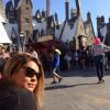 Preta Gil posa em frente ao castelo do Harry Potter, na Disney