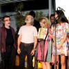 Osmar Prado canta um trecho da música 'Chuá Chuá' ao lado dos colegas de elenco na coletiva de lançamento de 'Meu Pedacinho de Chão'