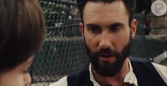 Adam Levine aparece barbudo em filme 'Begin Again'