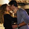 Shirley (Viviane Pasmanter) e Laerte (Gabriel Braga Nunes) se beijam, em 7 de abril, na novela 'Em Família'
