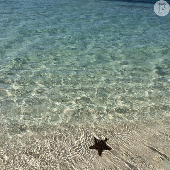 Gisele Bündchen compartilha foto do mar de Noronha