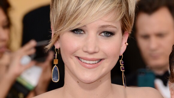 Jennifer Lawrence se engasga no set de 'Jogos Vorazes' e é salva por ator