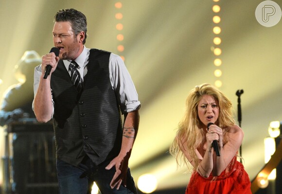 Shakira e Blake cantaram 'Medicine', música do novo disco da cantora
