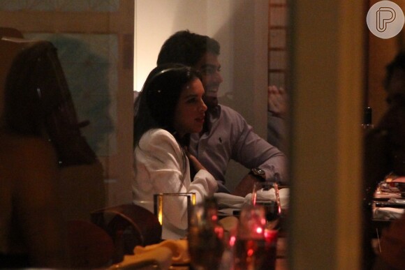 Em clima descontraído, Mariana Rios janta com o namorado, Patrick Bulus, no Leblon, no Rio