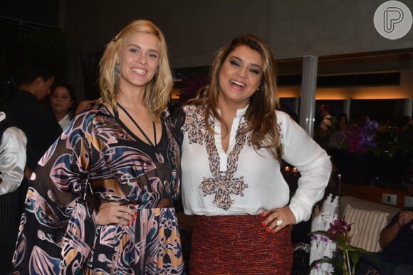 Carolina Dieckmann foi prestigiar um pocket show de Preta Gil na noite de segunda-feira, 7 de abril de 2014 em São Paulo