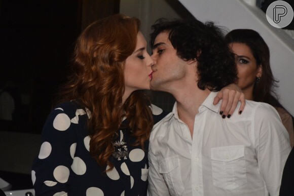 Fiuk e Sophia Abrahão trocaram muitos beijos durante o pocket show de Preta Gil