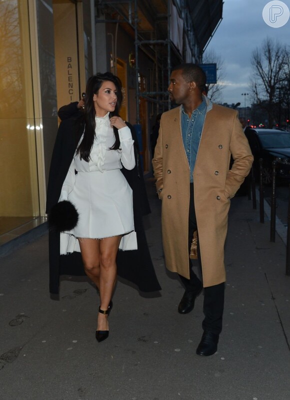Kim Kardashian e Kanye West comemoram a primeira gravidez do casal