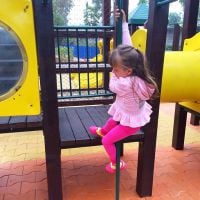 Ticiane Pinheiro publica foto da filha, Rafaella Justus, brincando em parquinho