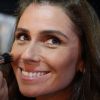 Giovanna Antonelli retoca a maquiagem para desfilar pela TNG no Fashion Rio