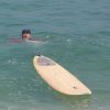 Humberto Martins surfa na praia da Macumba, na Zona Norte do Rio de Janeiro