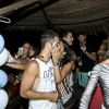 Bruno Gagliasso comemora a chegada dos 32 anos antecipadamente com festa no Bar do Cachorro, em Fernando de Noronha, em 11 de abril de 2014. O ator também lançou o site 'Amo Noronha' em parceria com o amigo Tuca Noronha