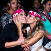 Susana Vieira ganha beijo da nora, Ketryn Goetten, em dia de festa do casamento do filho, Rodrigo