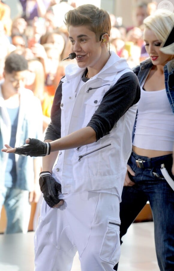 Justin Bieber agiu como se estivesse solteiro com a futura enfermeira, segundo fontes da revista