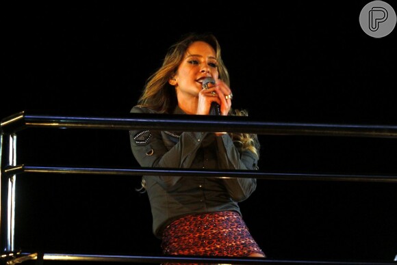 Claudia Leitte canta seus sucessos em Minas Gerais