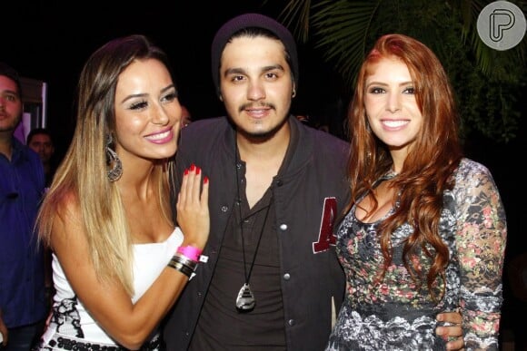 Luana Santana posa ao lado das ex-BBBs Amanda Gontijo e Leticia Santiago