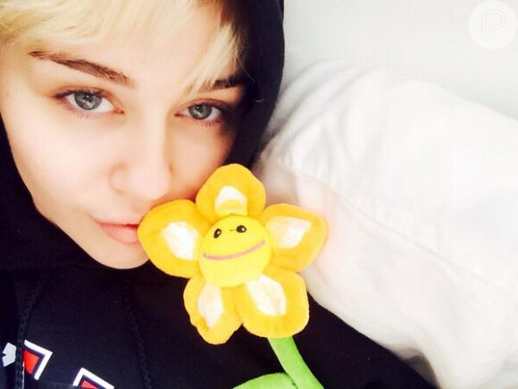 Miley Cyrus está internada após sofrer reação alérgica