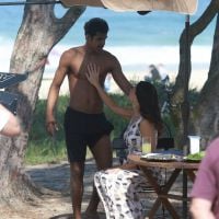 'Em Família': Marcello Melo Jr. grava sem camisa com Vanessa Gerbelli na praia