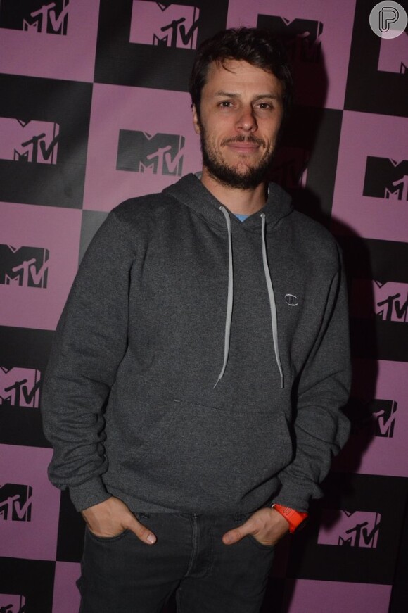 Tiago Worcman, marido de Carolina Dieckmann e vice-presidente da MTV, foi na festa da empresa