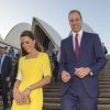 Príncipe William presenteia Kate Middleton com relógio Ballon Bleu, da Cartier, avaliado em R$ 14mil. O presente é em comemoração ao aniversário de 3 anos de casamento do casal, completados dia 29 de abril de 2014